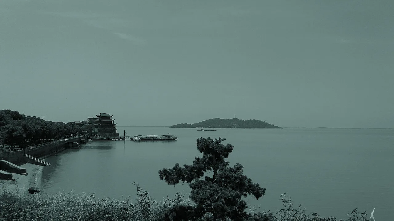 巢湖实景摄影,经低饱和调色的艺术化背景