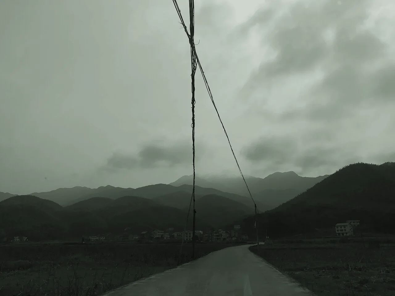 衡山实景摄影,经低饱和调色的艺术化背景