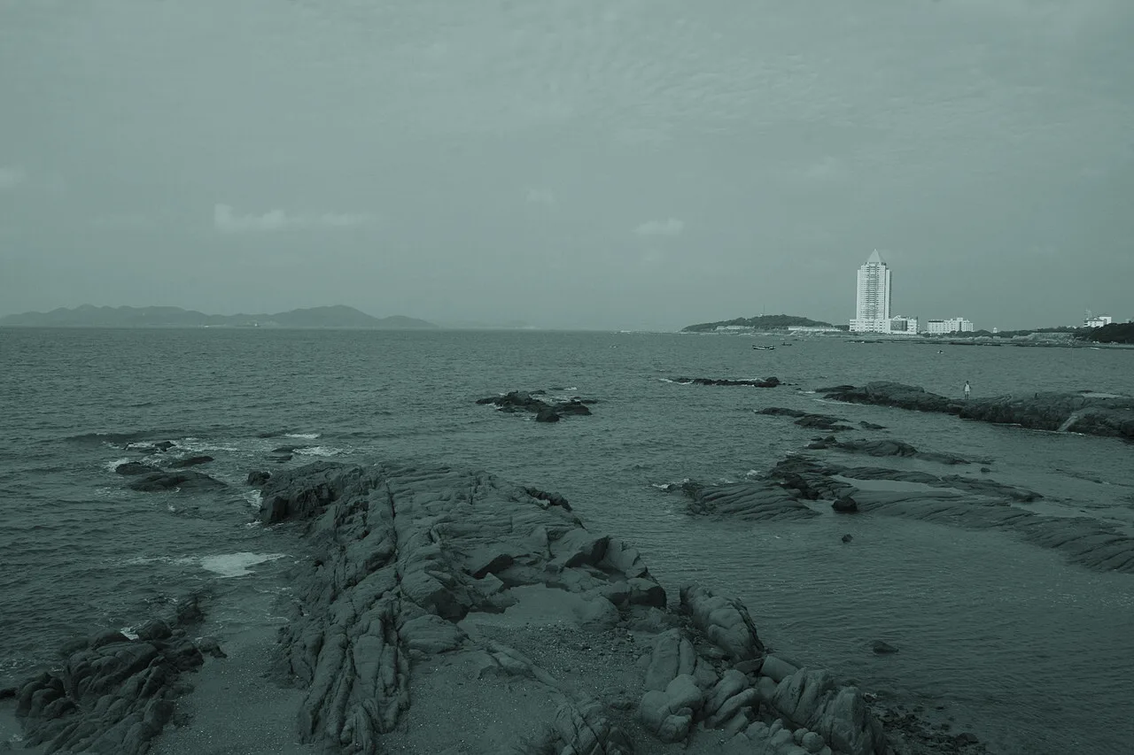 黄海实景摄影,经低饱和调色的艺术化背景
