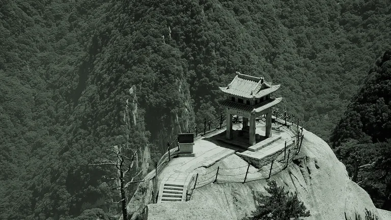 华山实景的艺术化背景预览