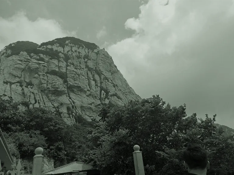 嵩山实景的艺术化背景预览