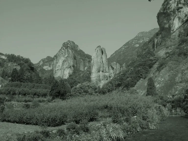 雁荡山实景的艺术化背景预览